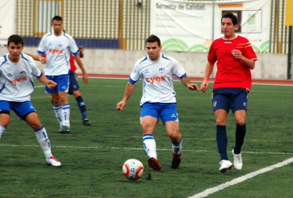 Ramón Párraga con el balón (CASTILLO)