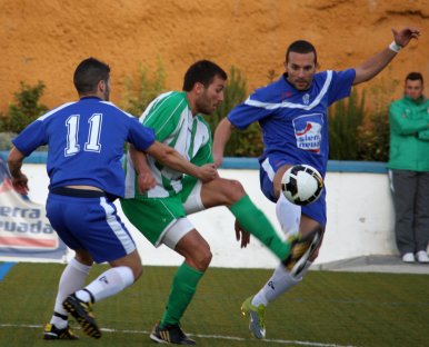 Un lance del encuentro entre Monachil y Atarfe (M. LÓPEZ)