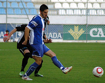 El local Seco es acosado por un jugador marbellí (MUCHO DEPORTE)