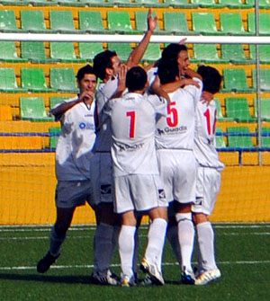Los accitanos celebran el tercer gol de Toni (GRJ)