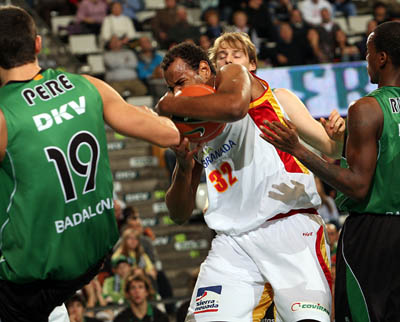 Prestes cuajó un buen partido en defensa en la cancha del Joventud (PHOTO ACB)