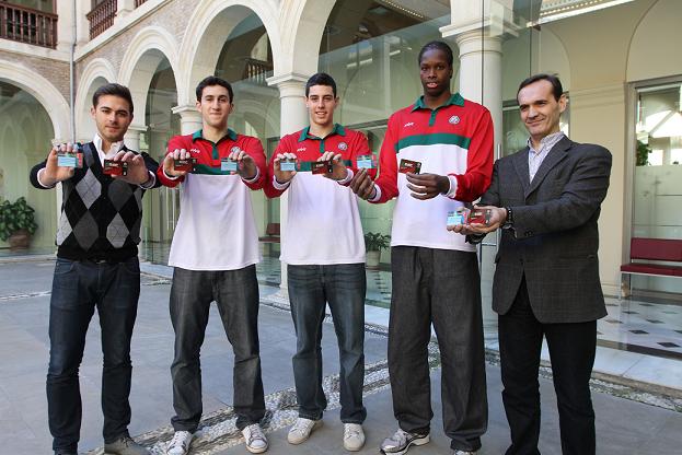 Los jóvenes del CB Granada ya tienen su carnet (CBGRANADA.COM)