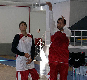 Roberto Guerra lanza junto a Robert Kurz (GRJ)
