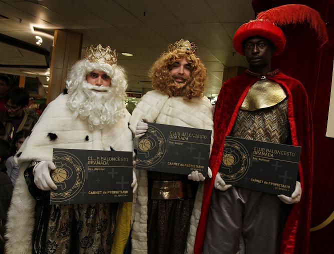 Los Reyes Magos con sus carnets de propietario