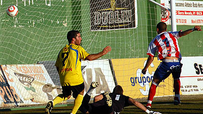 Jesús Arán marcó el único tanto del derbi provincial (ALONSO)