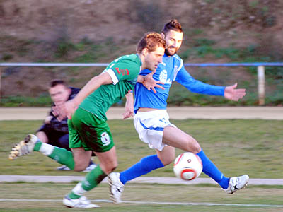 Raya Payán en una acción ante el At. Mancha Real (A. RIVERA)