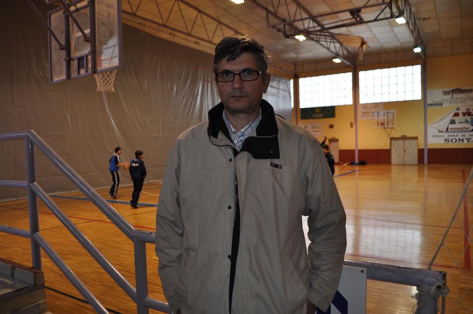 Rafael Fernández dió la cara en el Pabellón Municipal José Manuel Ruiz