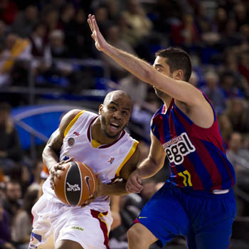 Owens busca la penetración ante Navarro (PHOTOACB)