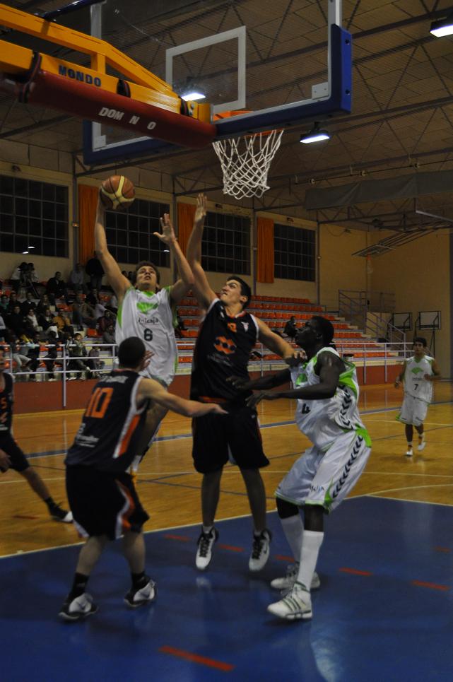 Imagen del duelo de la ida en el que el Salmerón cayó por siete (65-72)