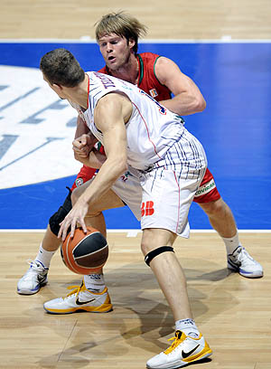 Stefansson en una acción del encuentro en Vitoria (PHOTO ACB)