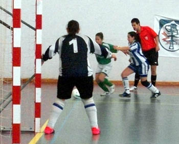 Una jugada del encuentro entre las selecciones de Granada y Málaga