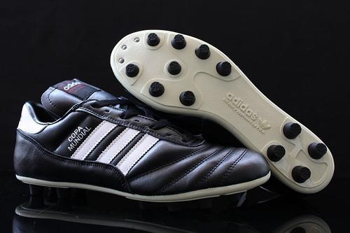 Ahora una botas de fútbol o zapatillas de fútbol sala pueden ser tuyas