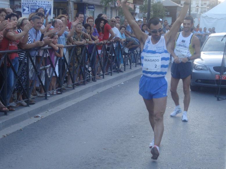 García Bragado en una carrera en Guadix con Paquillo detrás