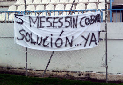 Una de las pancartas de protesta en el Escribano Castillo de Motril (YERPES)