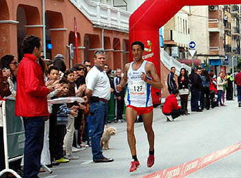 Mounir El-Ouardi llegando a la línea de meta (CASTILLO)