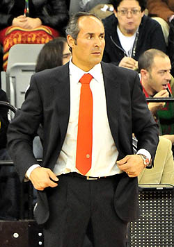 Curro Segura, entrenador del CB Granada. (BALDO)