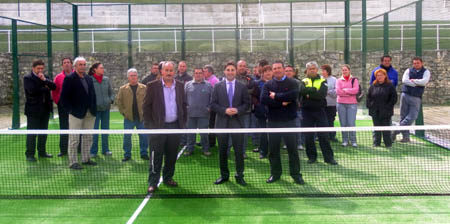 El alcalde de Alicún de Ortega junto al delegado de Deportes de la Diputación en la inauguración