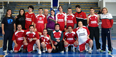 Grupo de deporte adaptado de las Escuelas de la Fundación CB Granada