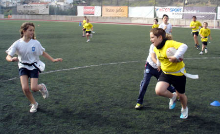 Escolares participando en el Circuito Provincial de Rugby Tag (GRJ) 