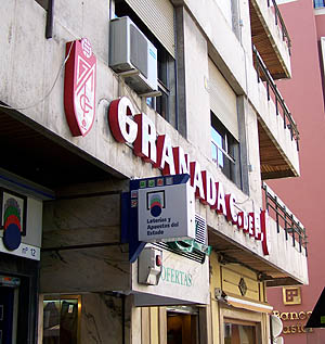 Fachada de la Sede del Granada CF en recogidas 35. (GRJ)