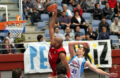 Paulo Prestes fue el más destacado del CBG en el primer cuarto (PHOTOACB)