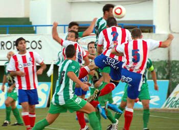 Los jugadores bastetanos durante uno de sus compromisos (ARCHIVO) 