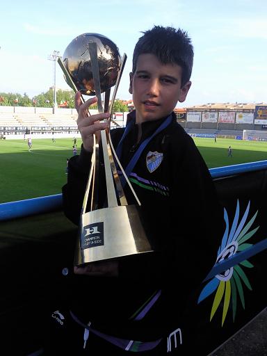 El joven Sergio, con el trofeo