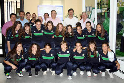La Selección Andaluza femenina sub-16 posa en la sede de la Federación Andaluza