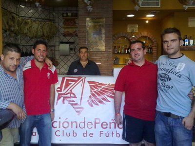 Miembros de la Federación de Peñas en el `Mesón La Cueva`