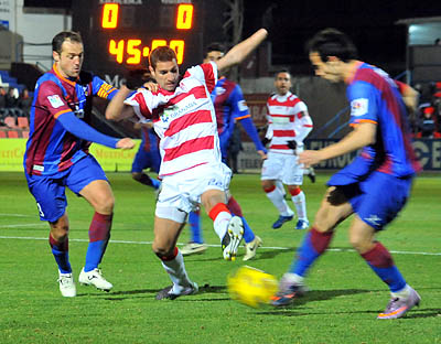 Álex Geijo, durante un partido frente a la SD Huesca. (BALDOMERO)
