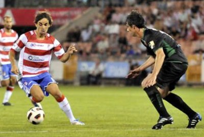 Carlos Calvo podría comenzar el partido en el once inicial. (BALDOMERO)