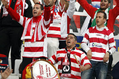 Los aficionados llenarán el próximo sábado el estadio de Los Cármenes (LAOPINIONDEGRANADA.ES)