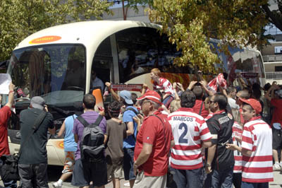 El autobús del Granada CF pone rumbo a tierras ilicitanas (PACO AYALA)