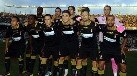 Once histórico del Granada CF en el `Martínez Valero` (J. M. BALDOMERO)