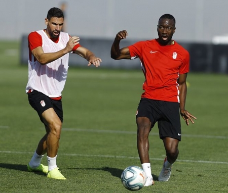 El Granada abrirá los partidos de pretemporada ante el Reading (GRANADA CF) El Granada abrirá los partidos de pretemporada ante el Reading (GRANADA CF)