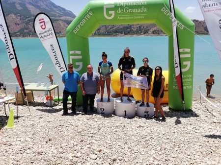 Podium de una de las pruebas de Travesía a nado (DIPGRA)