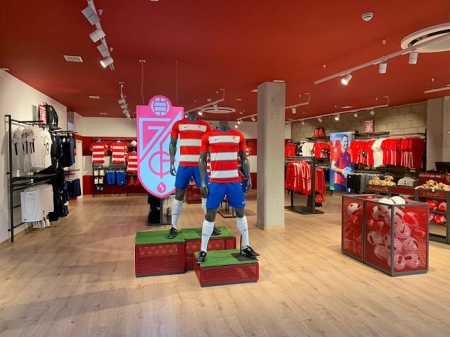 Apertura de la nueva tienda del Granada (JOSÉ VELASCO)
