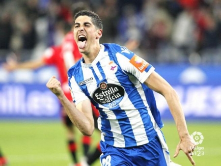 Carlos Fernández con la camiseta del Deportivo (LFP)
