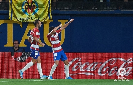 Antonio Puertas celebra el gol que anotó en `La Cerámica` junto a Víctor Díaz (LFP) Antonio Puertas celebra el gol que anotó en `La Cerámica` junto a Víctor Díaz (LFP)