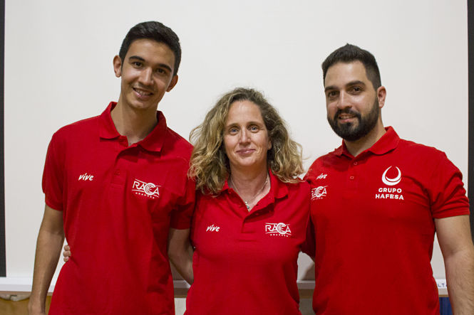 Maribel Piñar junto a Julio Molina (a la derecha en la foto) y David García (izquierda) (ÁLVARO BARBERO) 