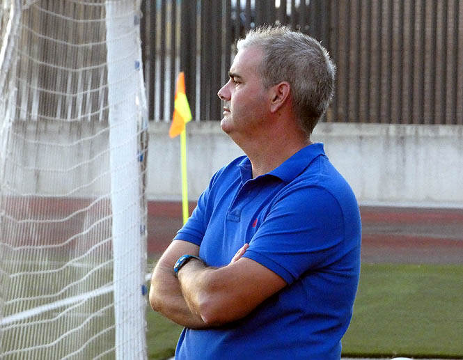 Jesús Párraga, entrenador del Loja CD, en un amistoso de pretemporada (MIGUEL JAIMEZ)