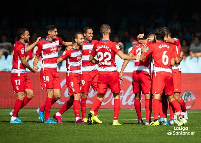 Los jugadores del Granada celebran uno de los goles anotados en `Balaidos` esta tarde (LIGA SANTANDER)