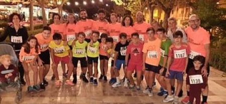 Participantes en la carrera nocturna de Caniles