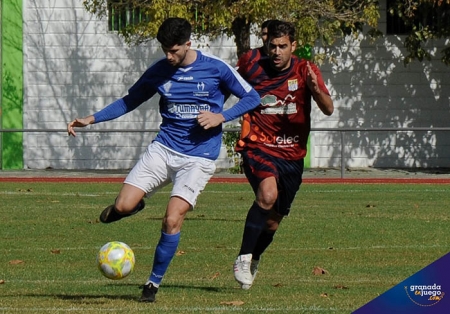 La U.D. Maracena salvó un punto en las postrimerías del partido (JOSÉ M. BALDOMERO) La U.D. Maracena salvó un punto en las postrimerías del partido (JOSÉ M. BALDOMERO)