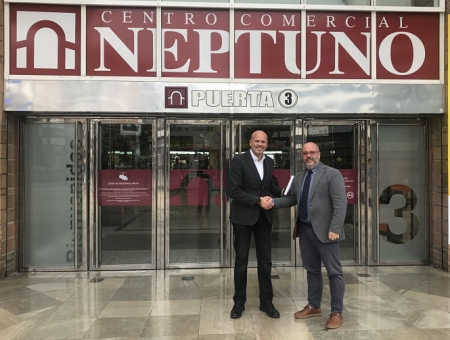 El Presidente de Raca y el gerente del CC Neptuno han sellado el acuerdo (RACA)