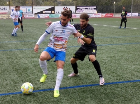 Los lojeños se desplazan al campo del Real Jaén (MIGUEL JÁIMEZ) Los lojeños se desplazan al campo del Real Jaén (MIGUEL JÁIMEZ)