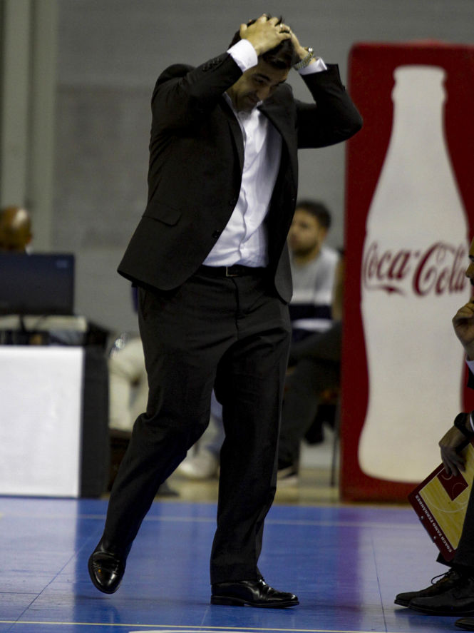 Pablo Pin se lamenta en el partido ante Alicante (PHOTOGRAPHERS SPORTS)