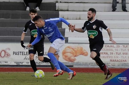 Maracena y Huétor Vega disputaron un intenso derbi (JOSÉ M. BALDOMERO) Maracena y Huétor Vega disputaron un intenso derbi (JOSÉ M. BALDOMERO)