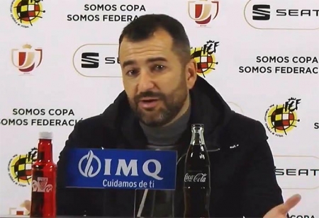 Diego Martínez, entrenador del Granada CF, en la sala de prensa de `San Mamés` (GRANADA CF)