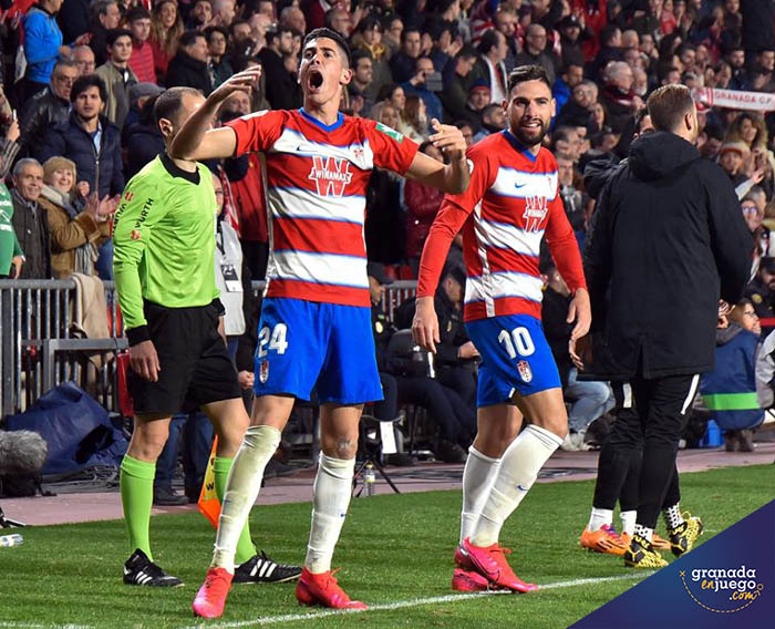 Carlos Fernández celebra el tanto de la victoria ante el Real Valladolid (JOSÉ M. BALDOMERO)